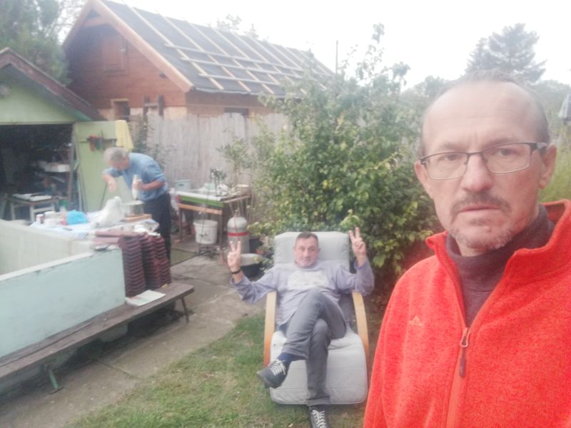 A kpen kltri, szemly lthat

Automatikusan generlt lers