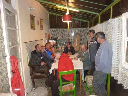 A k�pen belt�ri, szem�ly l�that�

Automatikusan gener�lt le�r�s