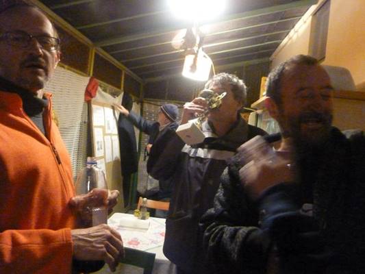 A k�pen belt�ri, szem�ly, f�rfi, iv�s l�that�

Automatikusan gener�lt le�r�s