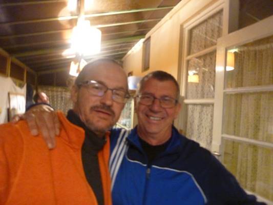 A k�pen szem�ly, f�rfi, belt�ri, mennyezet l�that�

Automatikusan gener�lt le�r�s