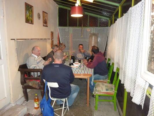 A k�pen padl�, belt�ri l�that�

Automatikusan gener�lt le�r�s