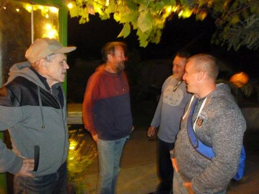 A k�pen szem�ly, t�meg l�that�

Automatikusan gener�lt le�r�s