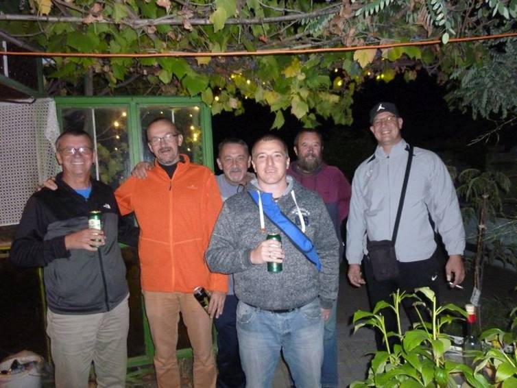 A k�pen szem�ly, �ll�s, csoport l�that�

Automatikusan gener�lt le�r�s