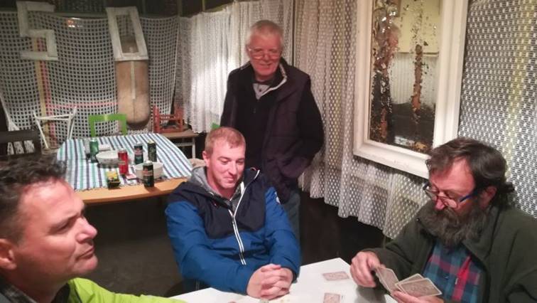 A k�pen szem�ly, ruh�zat, Emberi arc, ember l�that�

Automatikusan gener�lt le�r�s